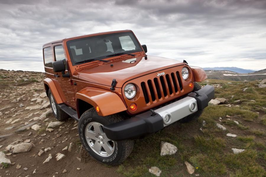  Jeep Wrangler Sahara 2011 года  (фото 3 из 15)